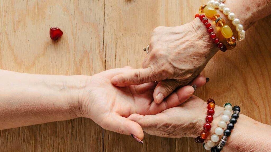 8 Signs on Your Palm That Indicate You Are Going to Live a Richie Rich Life