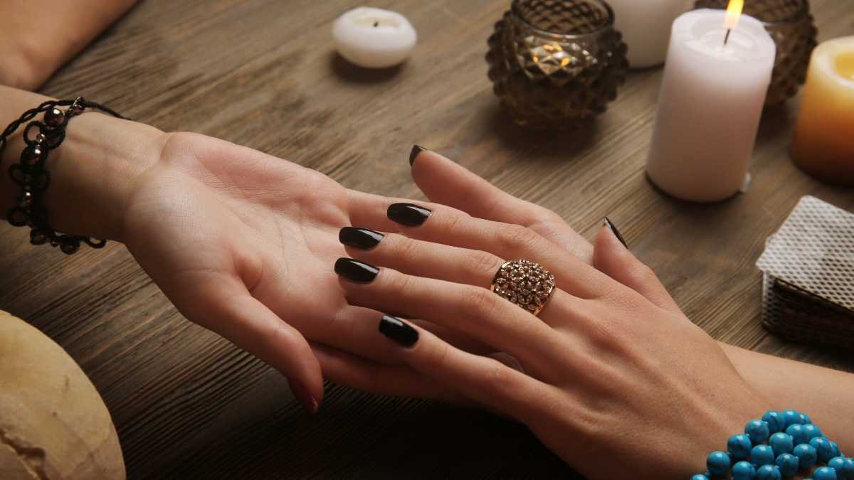 8 Signs on Your Palm That Indicate You Are Going to Live a Richie Rich Life